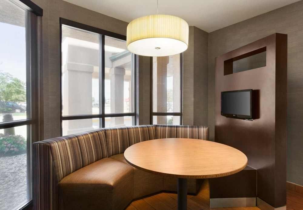 Отель Courtyard By Marriott Bloomington Normal Экстерьер фото