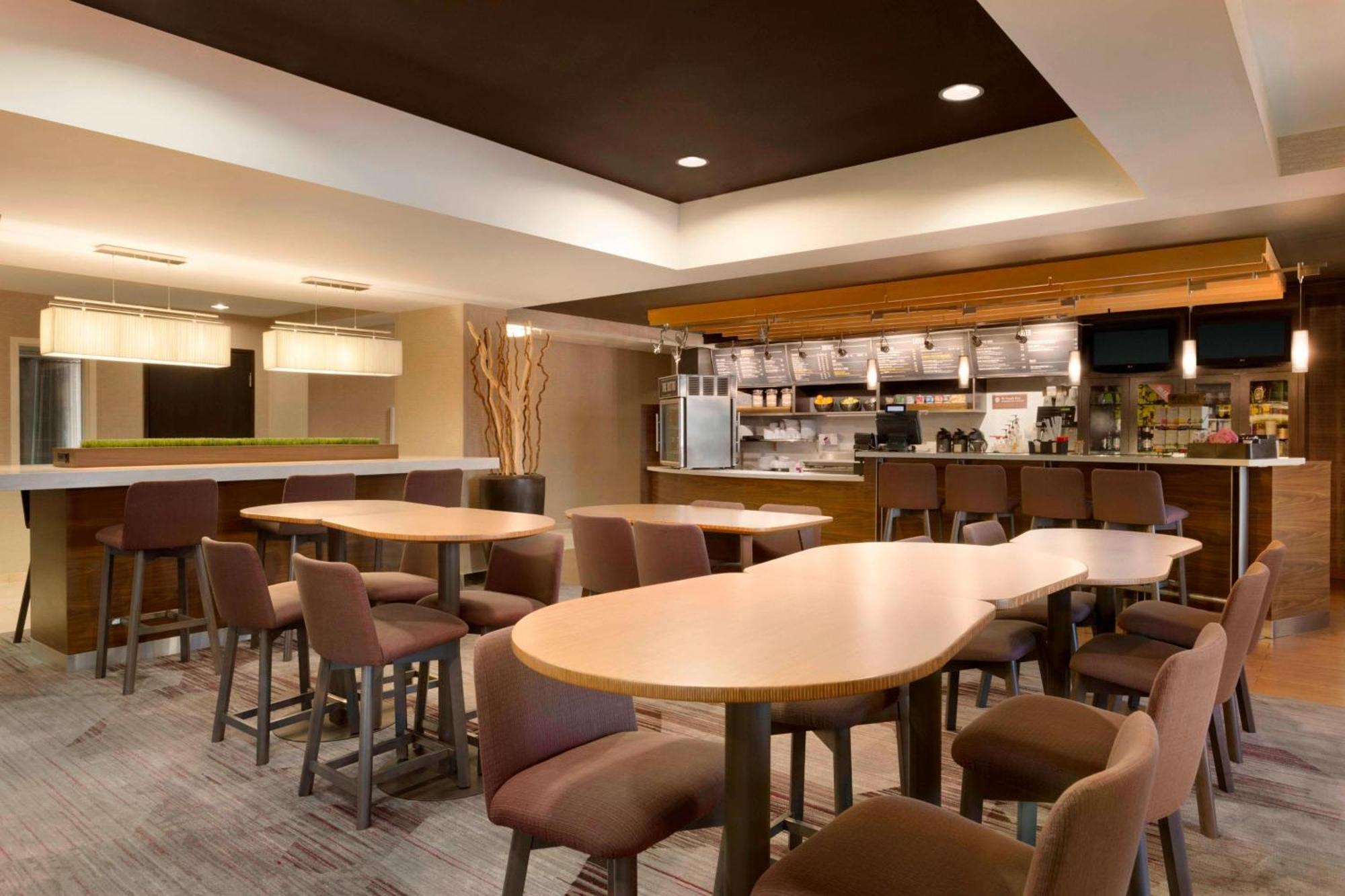 Отель Courtyard By Marriott Bloomington Normal Экстерьер фото