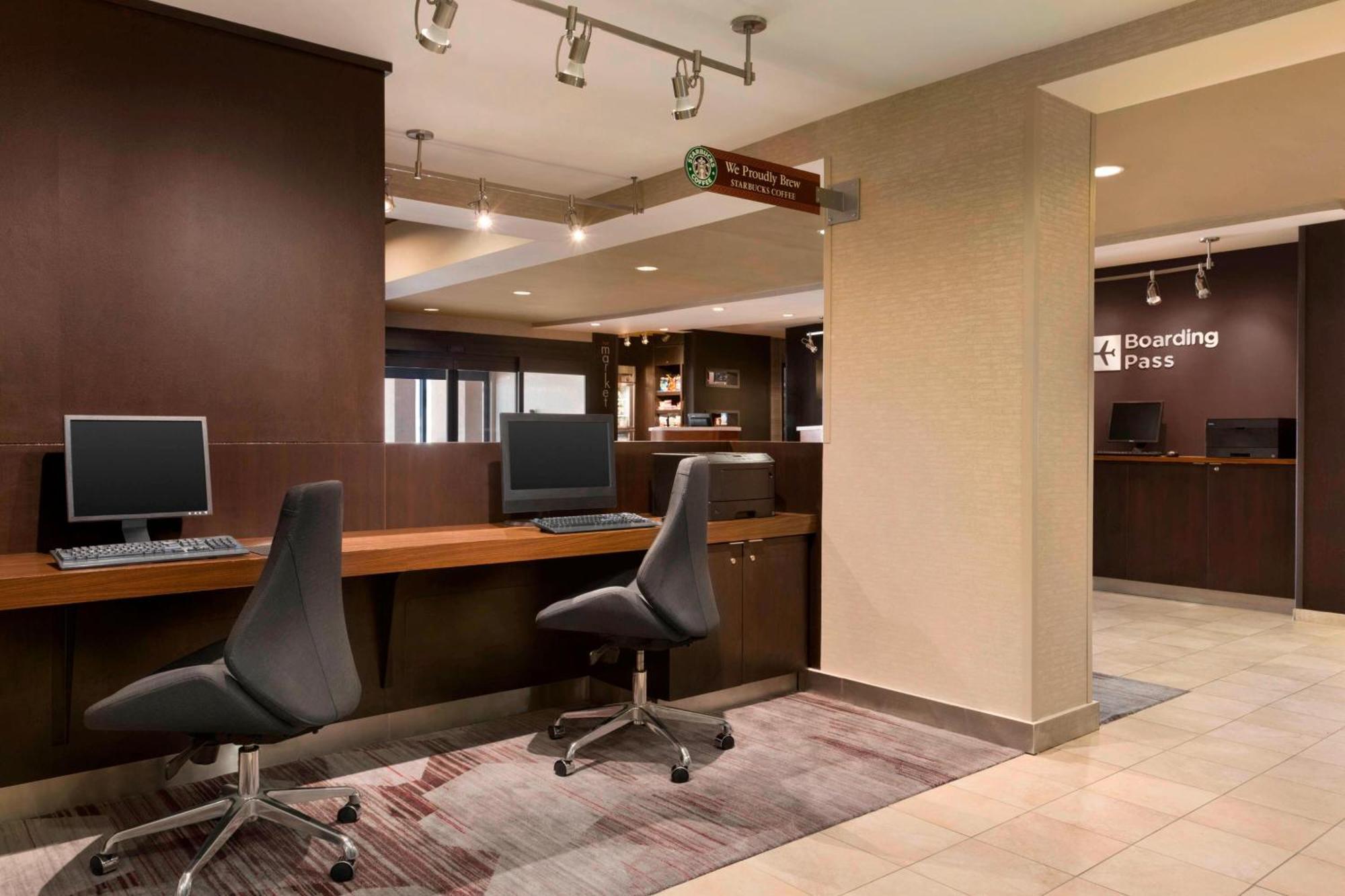 Отель Courtyard By Marriott Bloomington Normal Экстерьер фото