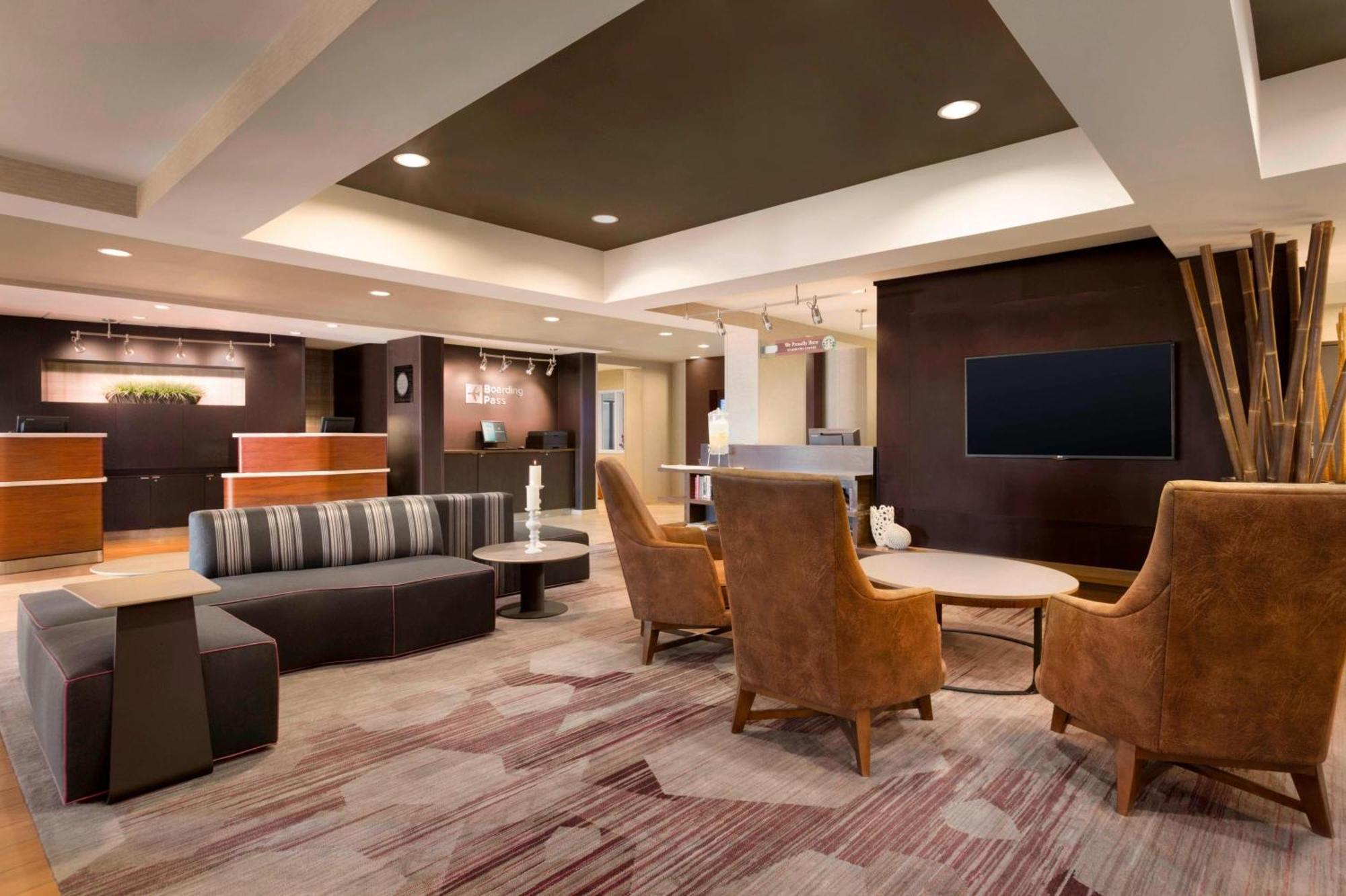 Отель Courtyard By Marriott Bloomington Normal Экстерьер фото