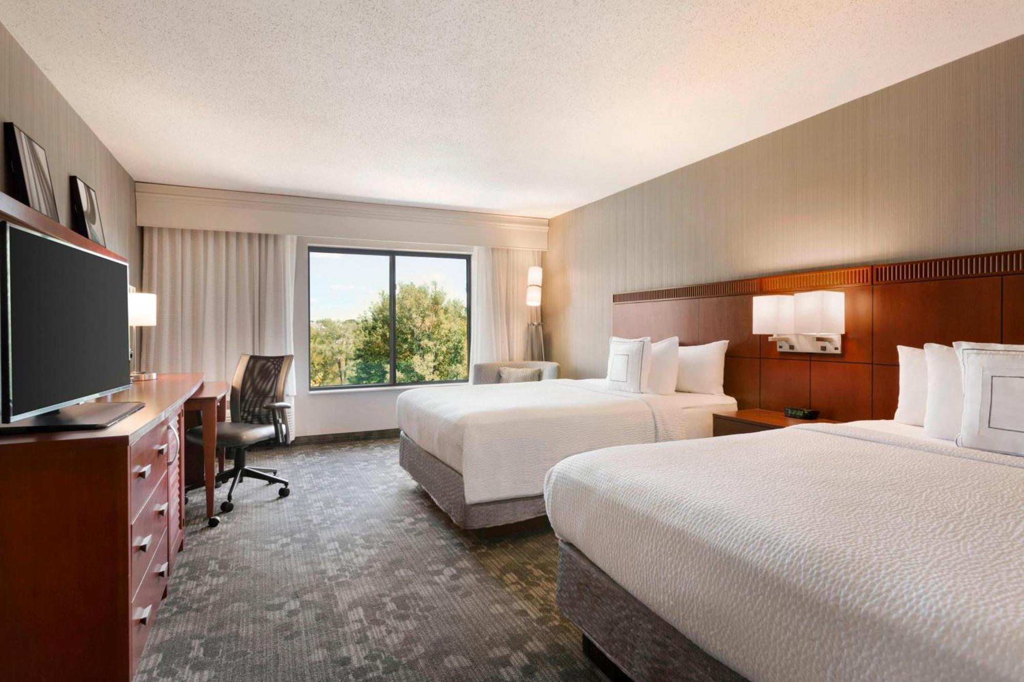 Отель Courtyard By Marriott Bloomington Normal Экстерьер фото