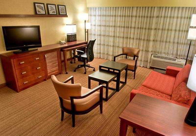 Отель Courtyard By Marriott Bloomington Normal Номер фото