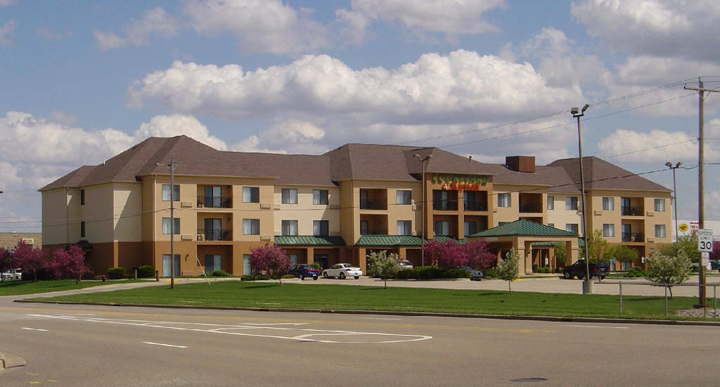Отель Courtyard By Marriott Bloomington Normal Экстерьер фото